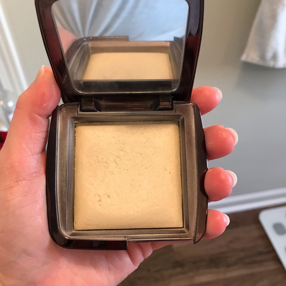 Hourglass Ambient Lighting Powder Diffused Light